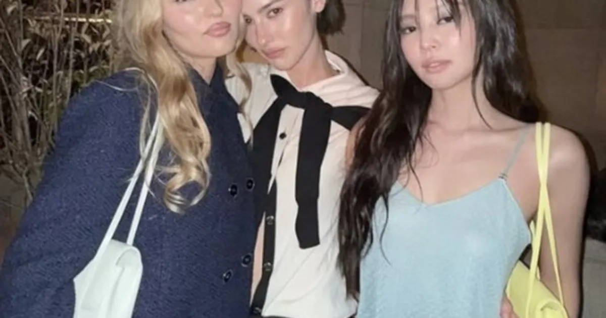 블랙핑크 제니, 파리 패션위크서 '월클' 인맥 과시…릴리 로즈 뎁과 다정한 투샷