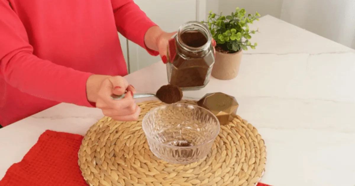 머리 두피에 ''커피가루''를 부어보세요, 흰머리 생길 일 전혀 없습니다