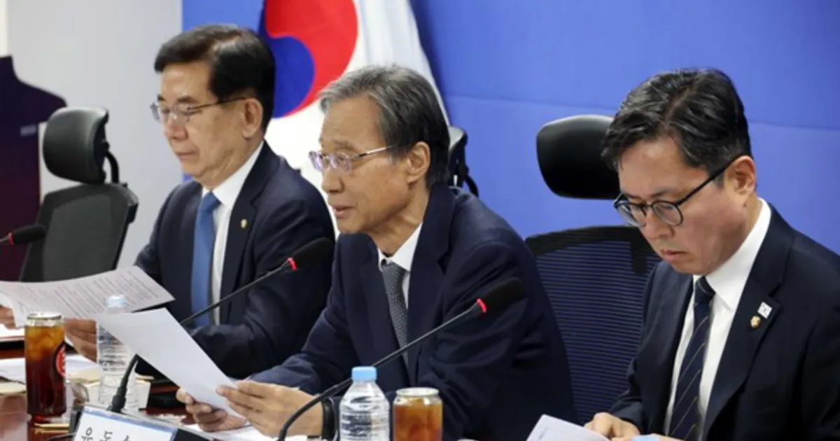 당정, 26조 추경 85% 조기 집행…자동차 보험료 인하 검토