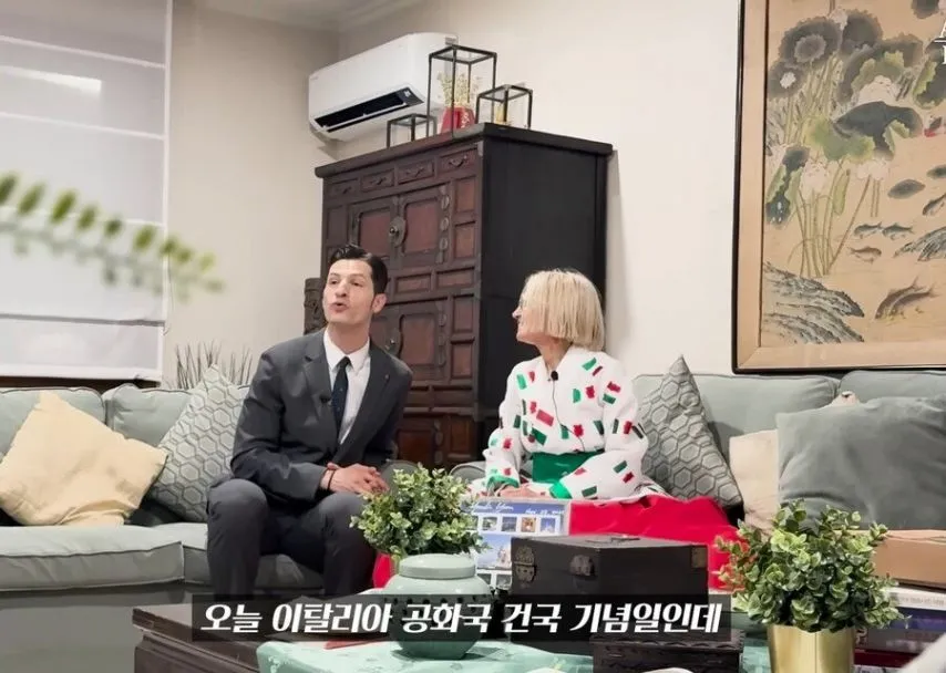 이례적으로 한복을 입은 주한 이탈리아 대사