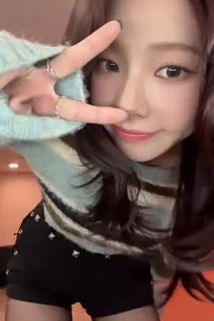 뭘 입어도 다 예쁜 에스파 카리나 움짤 | mbong.kr 엠봉