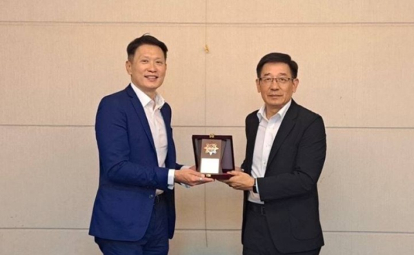 사진 = (좌) 리처드 텅 바이낸스 CEO / (우) 추 샤오조우 대만 형사수사국 부국장