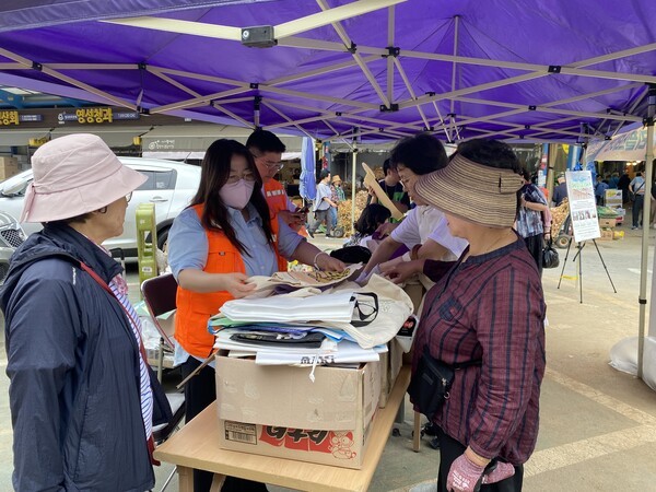 에코백 캠페인 모습(사진제공=동대문구청)