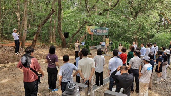 신계용 과천시장 청계산 황톳길 개장식 참석 인사말 모습(사진제공=과천시청)