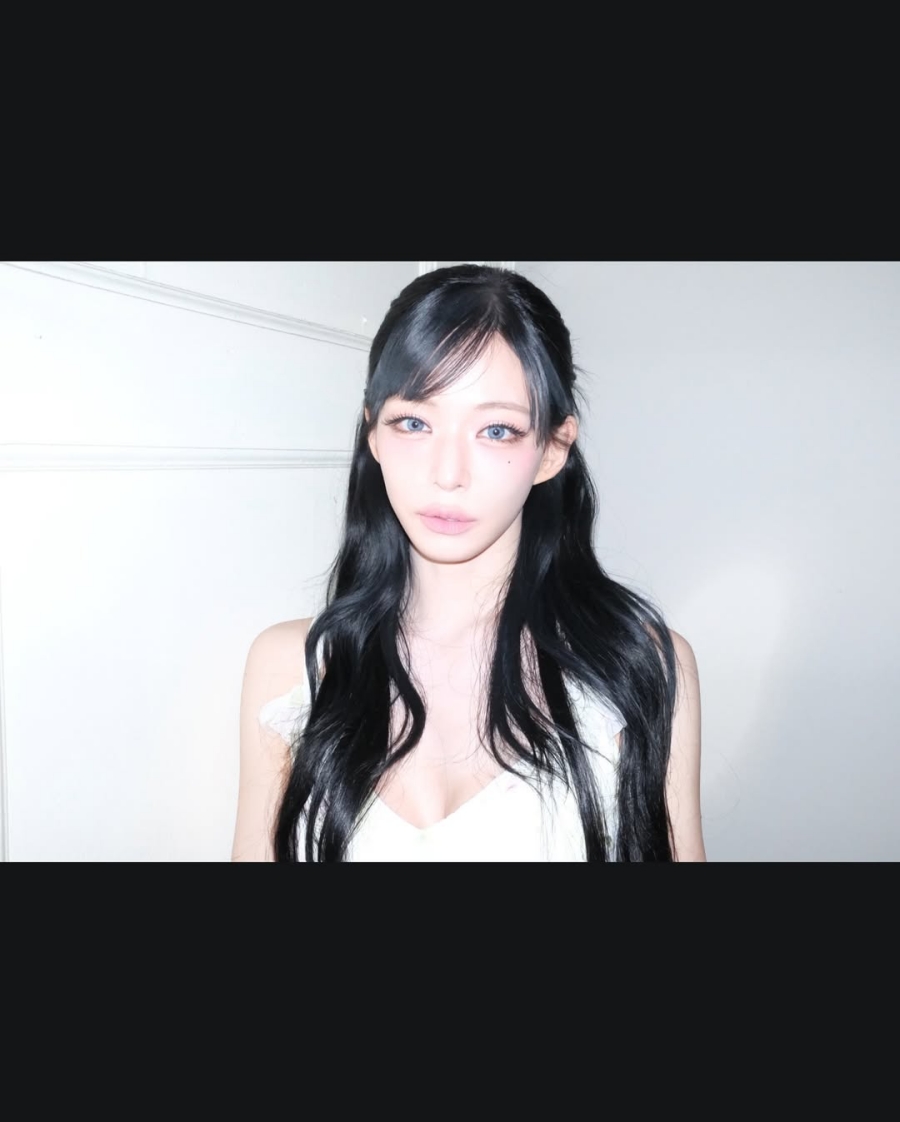 이채영, 너무 깊게 파인 거 아냐…치명적 눈빛까지 시선 올킬