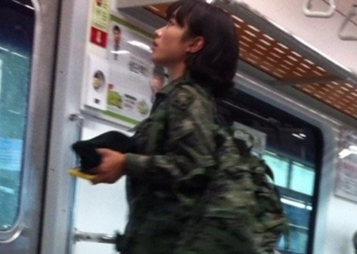 모르는 여군하사가 나한테 나한테 오랜만이라고 한 이유 ㄷㄷㄷㄷ