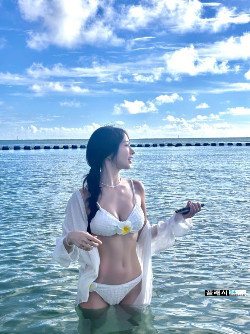 여친이랑 해외여행 다녀왔습니다 ㅎㅎ 몸매 좋죠?ㅎㅎ 