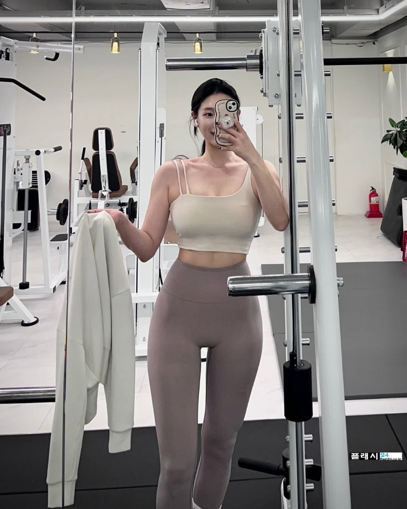 우리동네 미녀 필라테스 선생님 ㄷㄷ 참한게 매력적이시라는,,, 