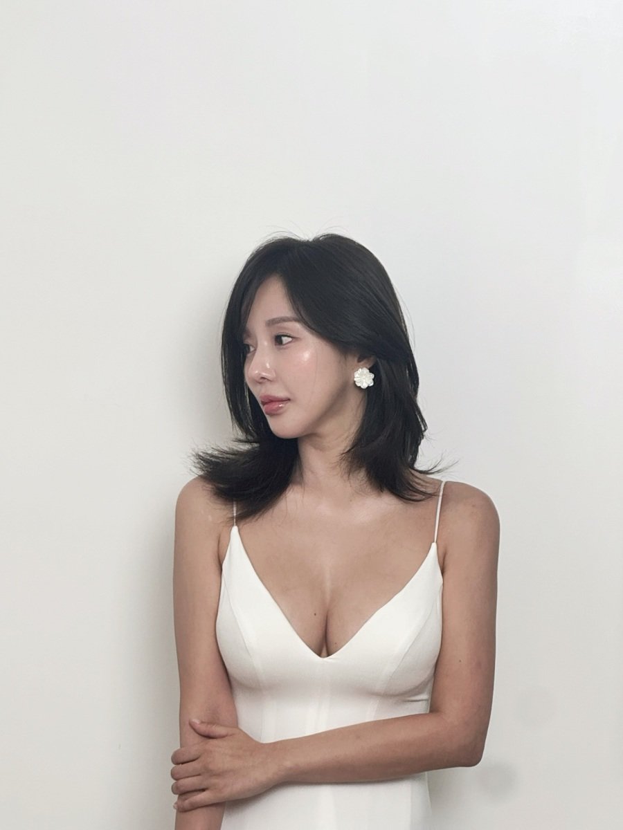 청담동 미용실 여사장님의 몸매..gif