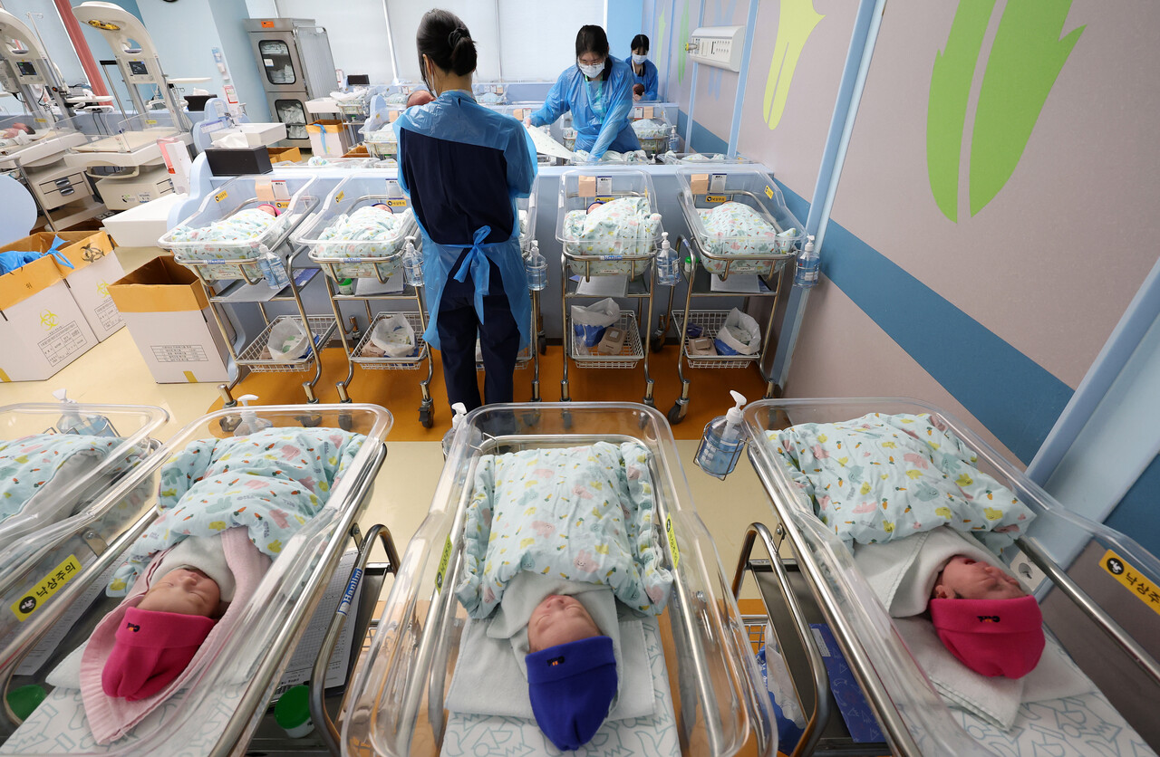 상시근로·고소득·주택 소유일수록 아이 더 많이 낳는다[연합뉴스]