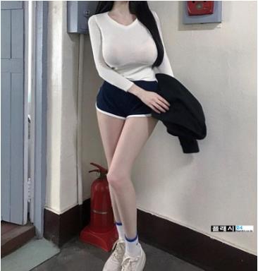 킹갓육덕글래머))) 여사친중에 진짜 얘가 1티어임 ㄷㄷ 실제로 같이 다니면 다 쳐다봄;; 