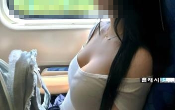 여사친이랑 KTX 탔는데,, 외투 벗었는데,, 바로 민폐녀됨 ㅋㅋㅋ;;; 
