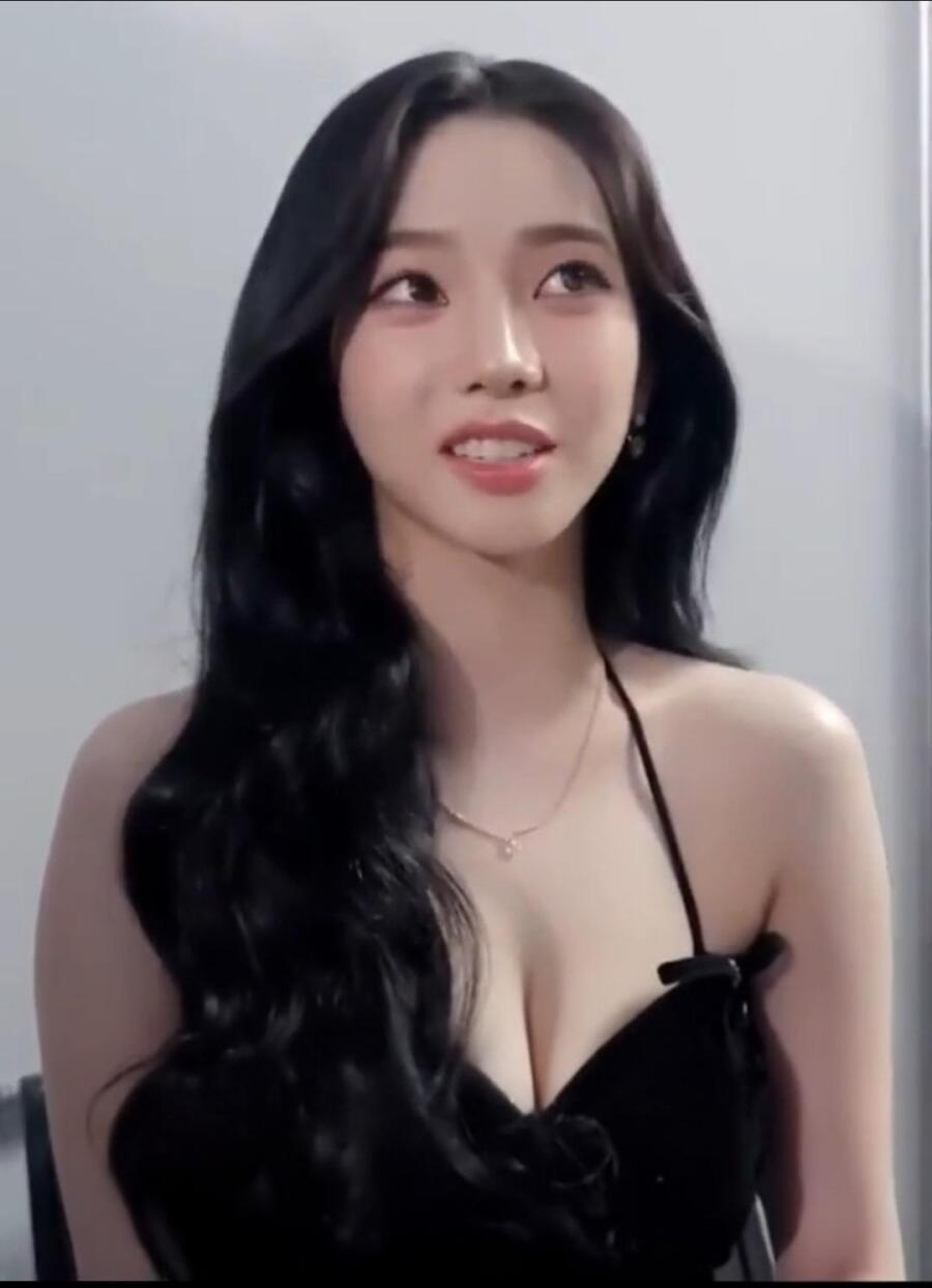 과감해진거 같은 카리나..mp4