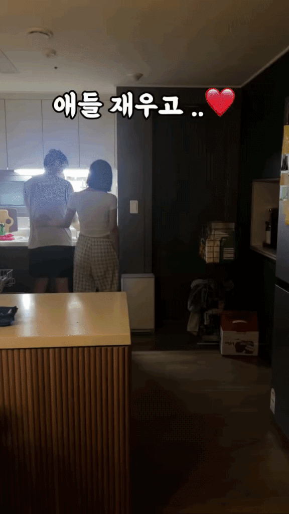 bt8f6cb87b100fb94a3434c7023411956f.gif