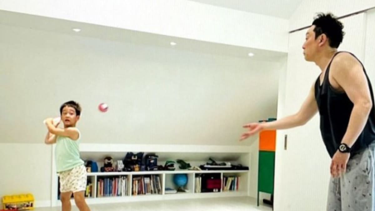 아이와 집에서 놀아주는 이휘재 / 사진=인스타그램