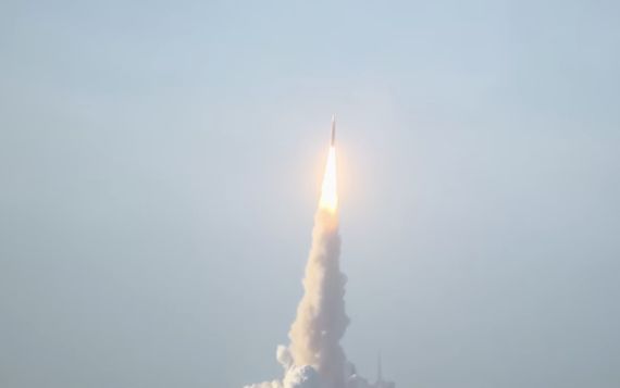 NASA는 한국기준 2일 오전 7시36분(현지시각 1일 오후 6시36분) 미국 플로리다주 케네디 우주센터 39B 발사대에서 우주발사시스템(SLS) 로켓과 오리온 우주선을 성공적으로 발사했다. 뉴시스 