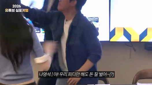 8c2b4bcd211a4128b721de1f265512d488658a001de172041013baab193ee262.png