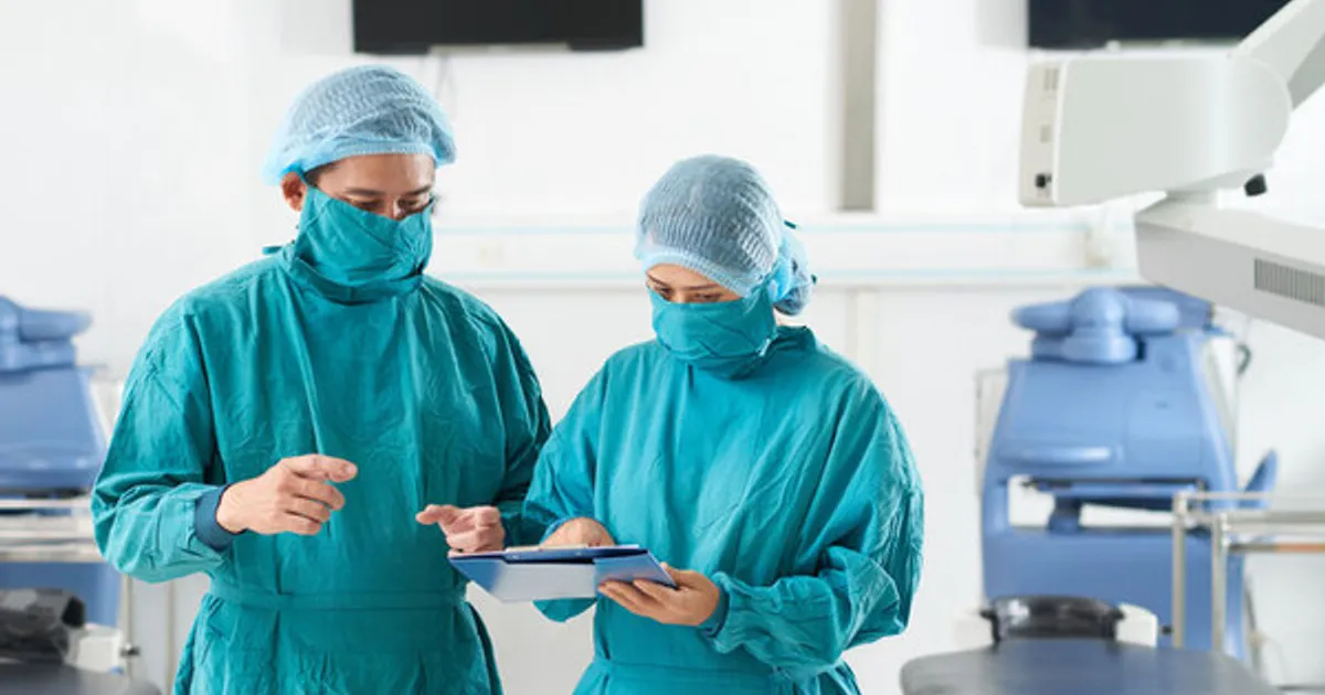 "수술 중 환자 방치하고 성관계"…英 마취과 전문의의 추락