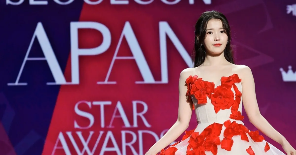 아이유, '2025 APAN' 대상 영예…"'폭싹 속았수다' 훈장 같은 작품"