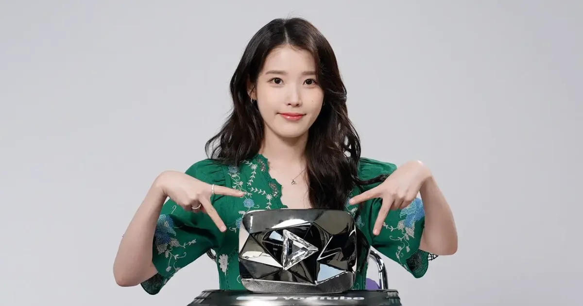 [IU TV] 1000만 유튜버 이지금의 ◆다이아 버튼◆ 언박싱