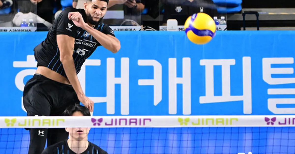 '레오·허수봉 나란히 20점' 현대캐피탈, KB손보 꺾고 2위로…현대건설 2연승(종합)