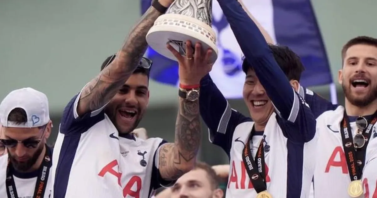 로메로 손흥민 우승사진에 좋튀한 “남자”		,,