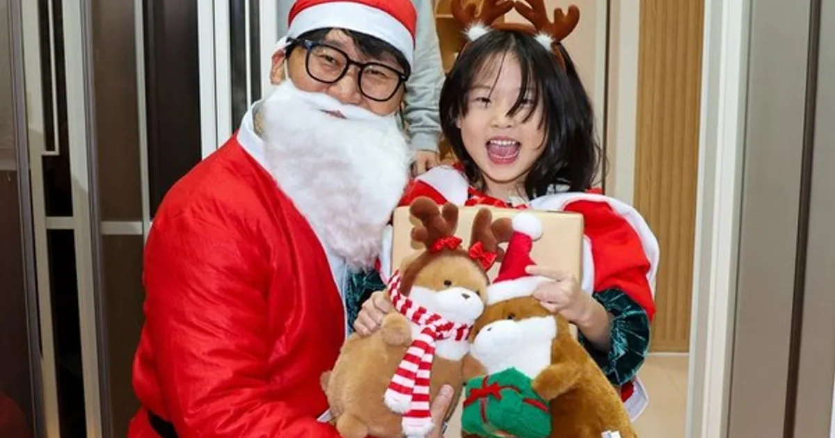 옆집 아저씨가 산타로…크리스마스이브 '주민산타' 출동