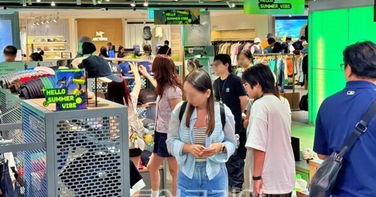 롯데百 본점 스포츠관, 리뉴얼 2년 만에 '명동 랜드마크'로 우뚝