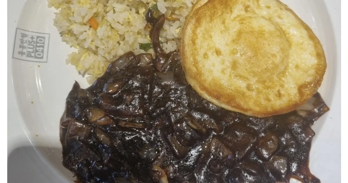 신규 출시된 홍콩반점 1만원짜리 볶음밥 후기		,,