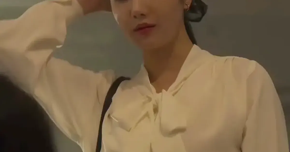 머리 풀고 키스신 찍는 권은비