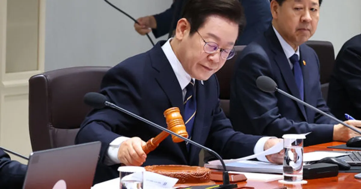 李, 정부조직법 개정안 등 4대 쟁점법안 국무회의 의결…'검찰청·방송통신위원회 폐지'