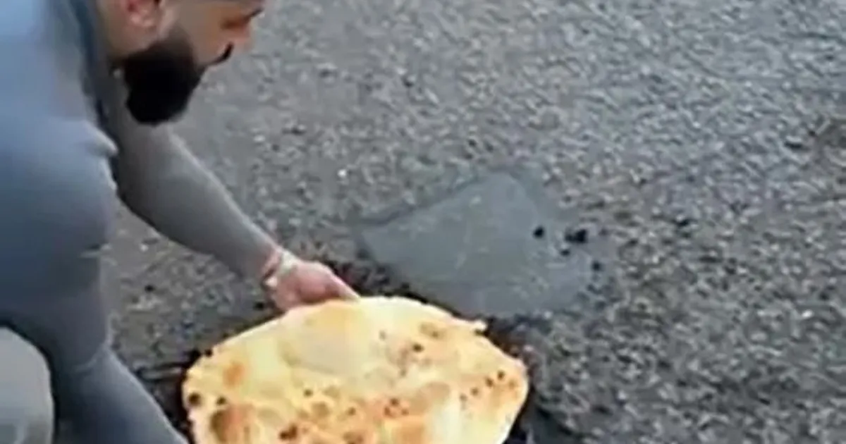 "이게 되네"…구운 빵으로 파인 도로 메워 화제