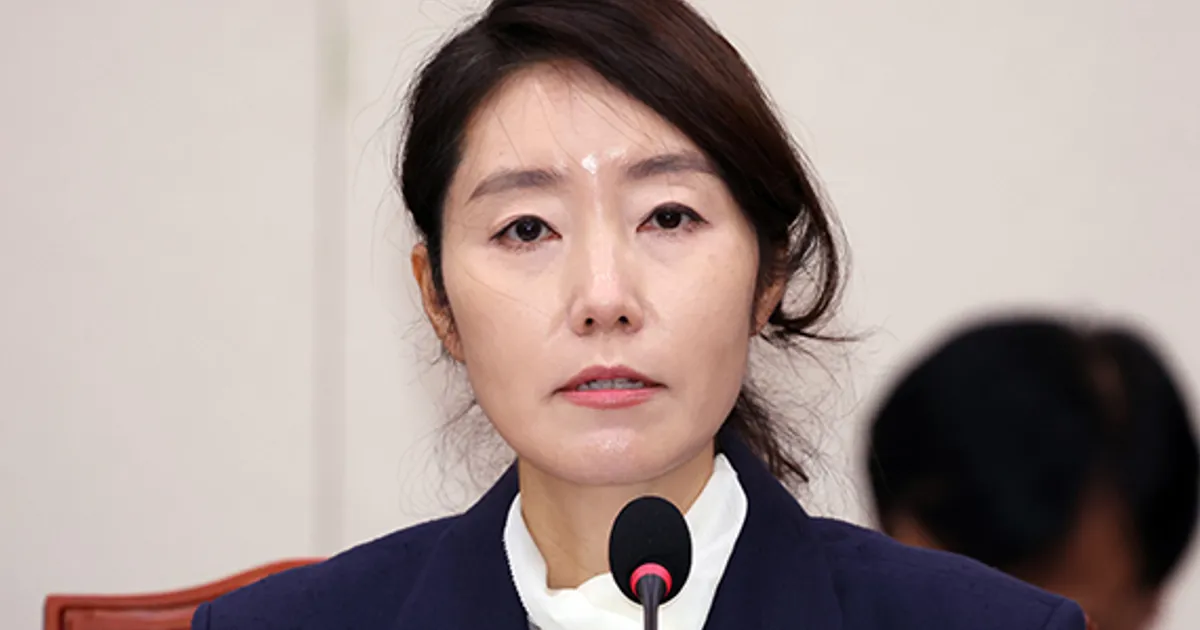 강선우, "대통령께 한없이 죄송"…여성가족부 장관 후보 자진사퇴