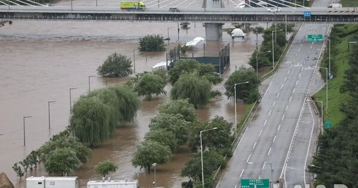 오전 중부 집중호우…수도권 최대 200㎜[오늘날씨]