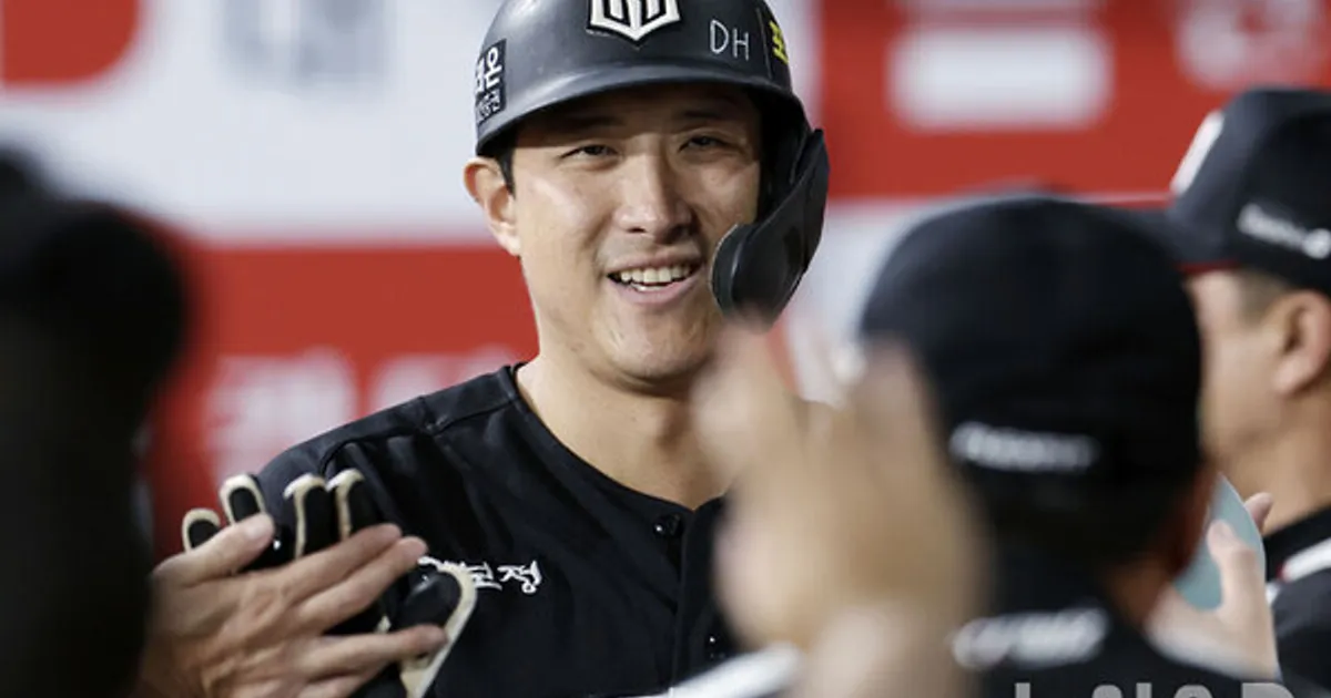 KT 황재균, 20년 선수 생활 마무리…"큰 영광 누린 행복한 야구선수"