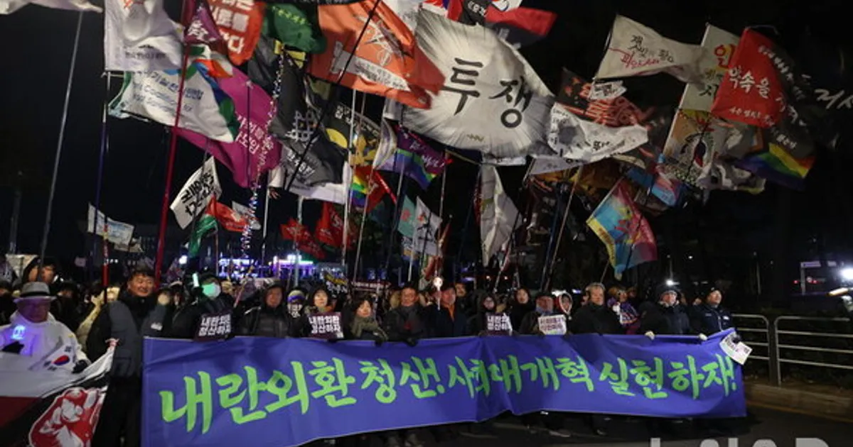 '계엄 1년' 내란청산 외친 1만명…국힘 당사까지 행진(종합)[현장]