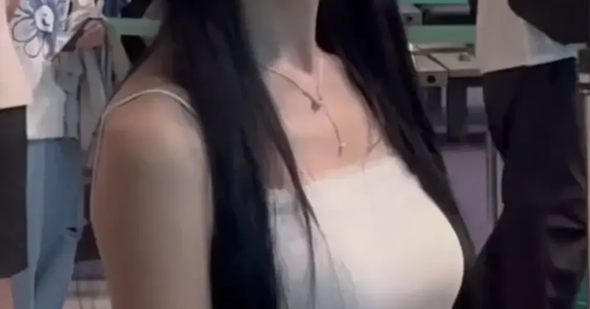 베이비몬스터 아현 은근한 공항패션