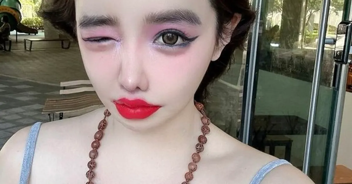 '건강 악화' 박봄, 활동중단 후 근황 "집 앞에서"