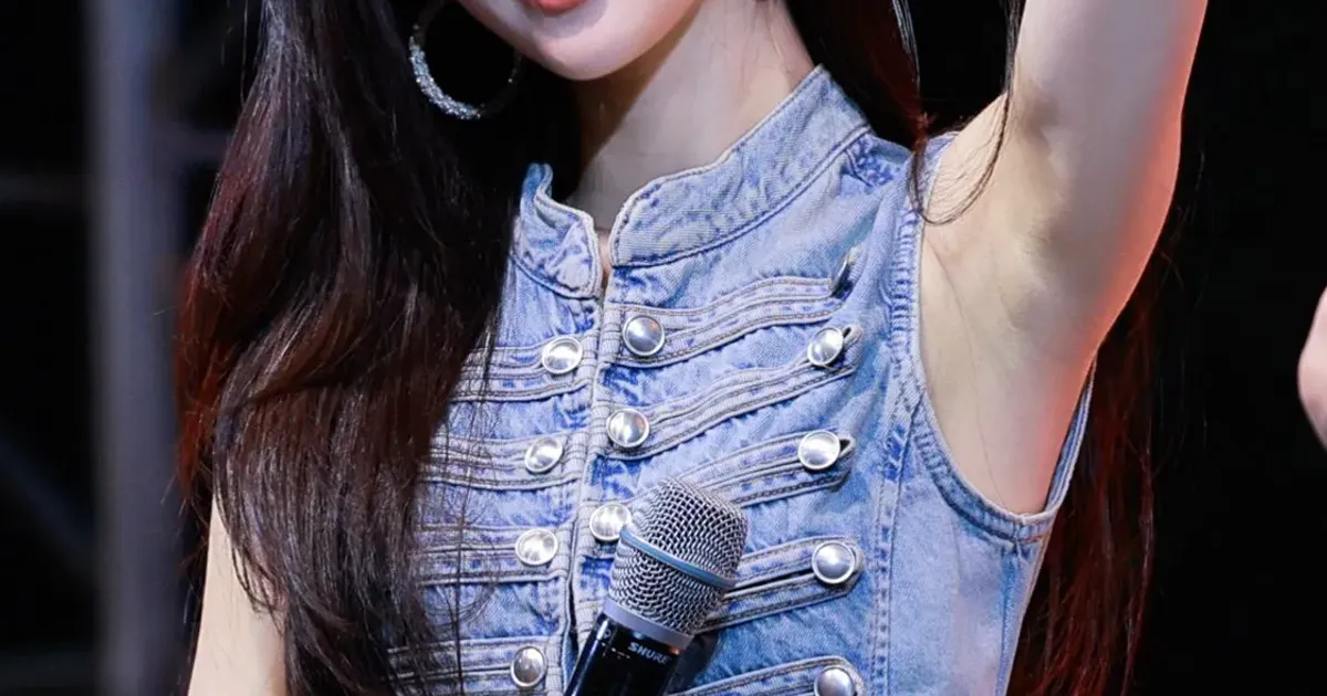 아이칠린 이지 시원한 데님 스트탭 민소매 겨드랑이 페로몬
