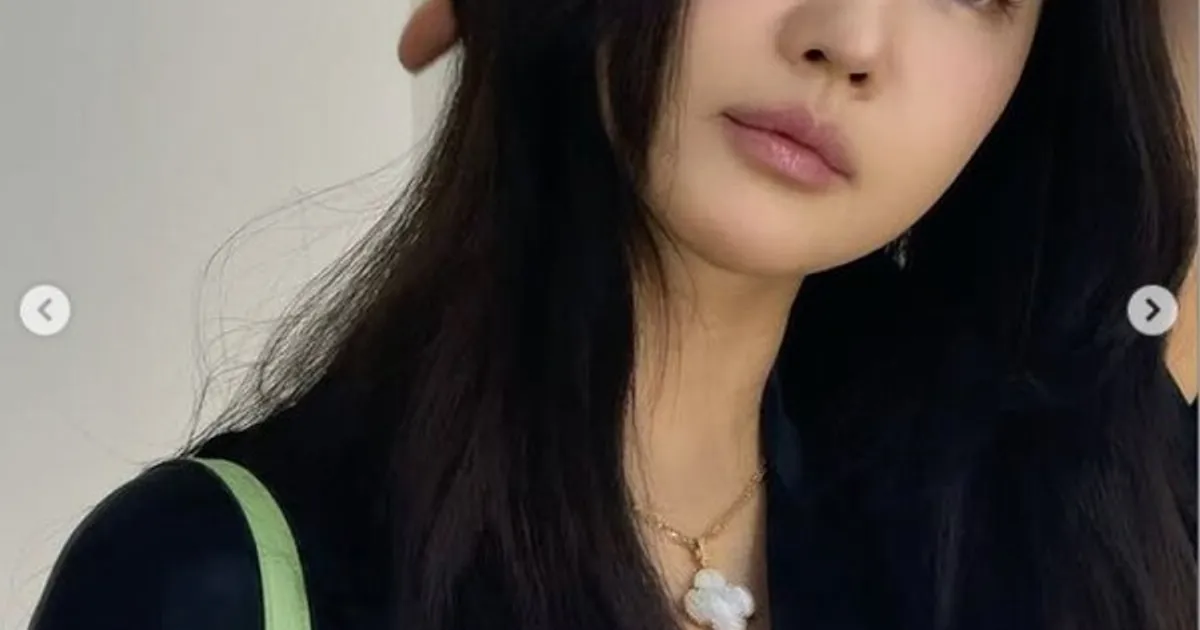 김사랑, '핑크 렌즈' 착용하고 40대 후반에도 '방부제 미모' 과시…시간 역행 비주얼 '감탄'