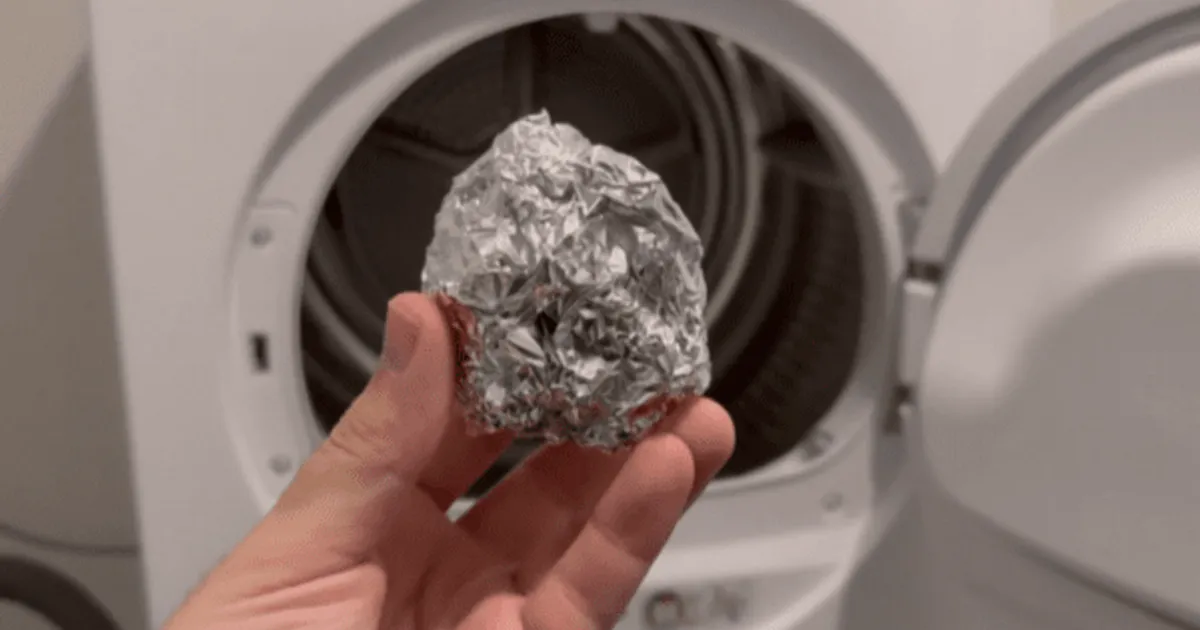 세탁할 때 ''호일을 넣어보세요'' 옷에서 머리카락, 털 전부 빠집니다.