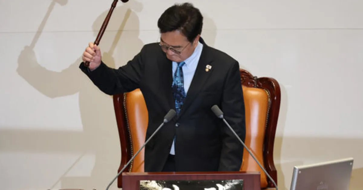 우원식 의장, 개헌안 상정 중단 선언…"국민의힘 필리버스터는 제도 남용"