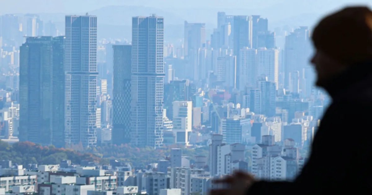 고위공직자, '부동산 1년 거래내역' 신고 의무화 추진