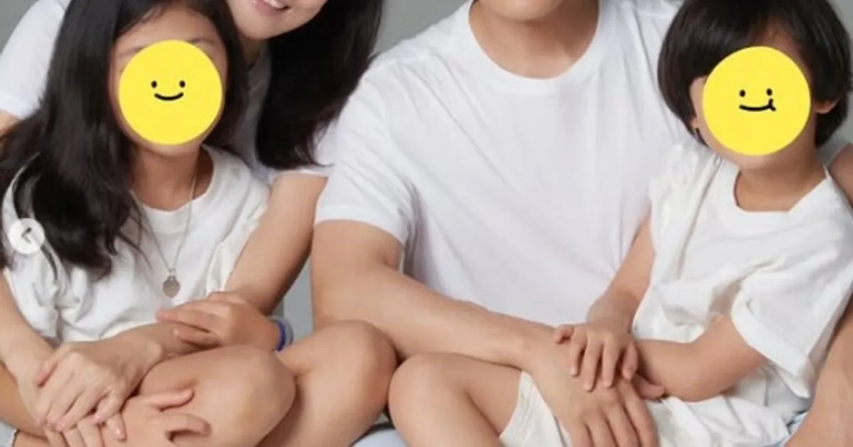 이보영, 지성과의 결혼 12주년 기념 가족사진 공개…“벌써 12주년” 변함없는 잉꼬부부