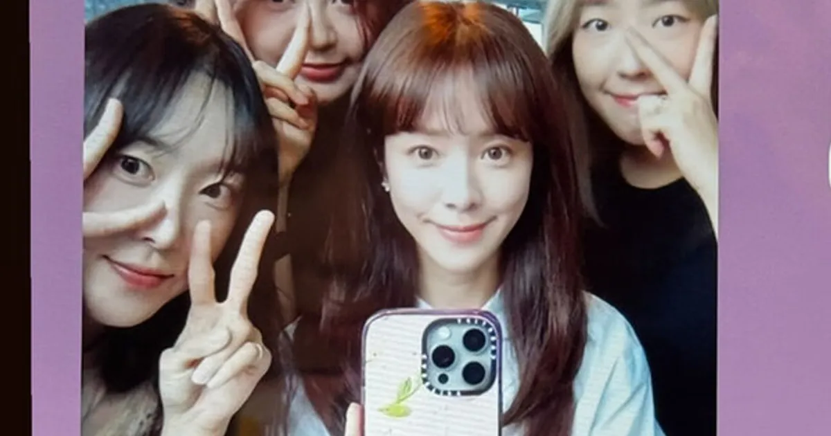 한지민 여유로운 근황 공개…초롱초롱한 눈망울