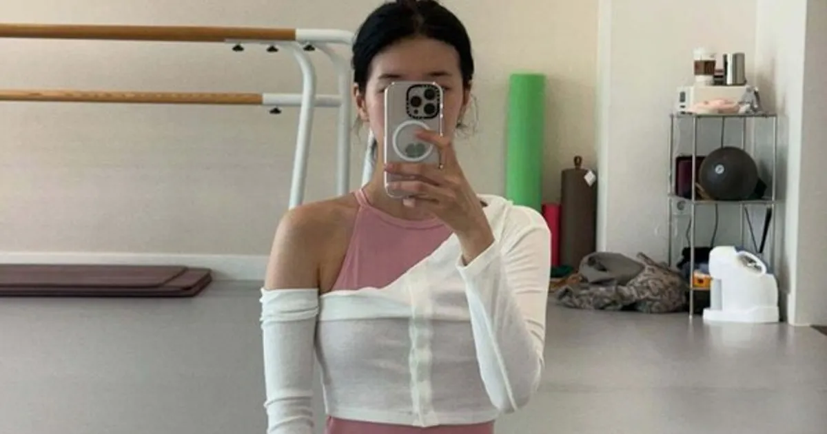 수지, '여신 비주얼' 근황 공개…파란 스웨터 '장꾸미' 발레복 '반전 몸매' 시선 강탈