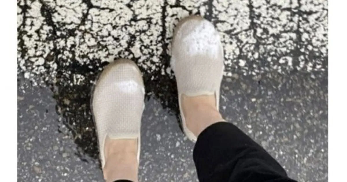 아빠가 빨아준 신발 신고 니욌는데