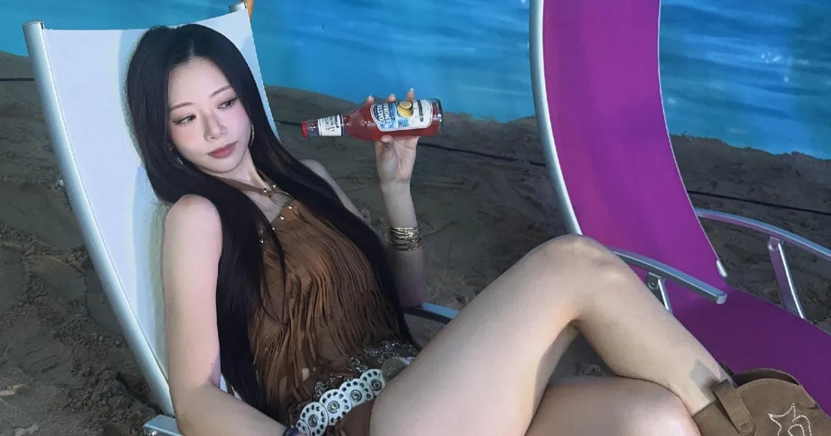 썬베드에 누은 카우걸 드림캐쳐 지유 핫팬츠 매끈한 엉벅지