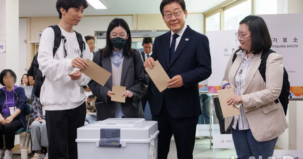 이재명·김문수, 사전투표 첫날 수도권서 지지 호소…모두 '경제' 앞세워(종합)