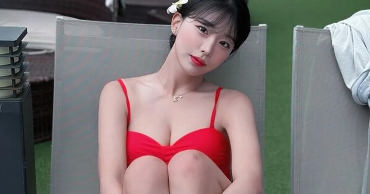 치어리더 천소윤, 다 보일 듯 아찔한 빨간 수영복…화끈